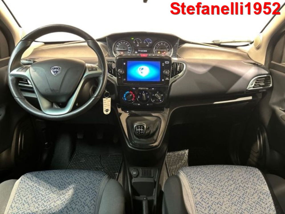 Lancia Ypsilon usata a Bologna (13)