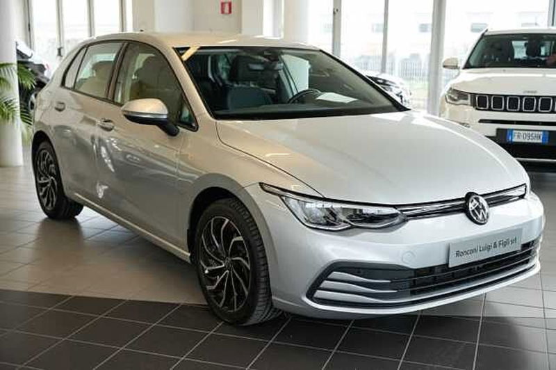 Volkswagen Golf Variant 1.0 eTSI EVO DSG Life del 2023 usata a Rovigo