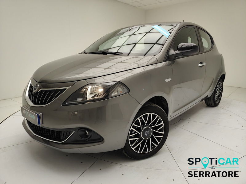 Lancia Ypsilon 1.0 FireFly 5 porte S&amp;S Hybrid Ecochic Silver  del 2024 usata a Erba