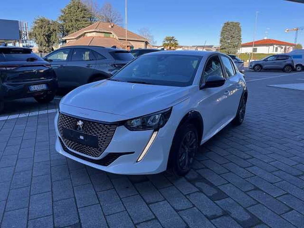 Peugeot 208 nuova a Milano (3)