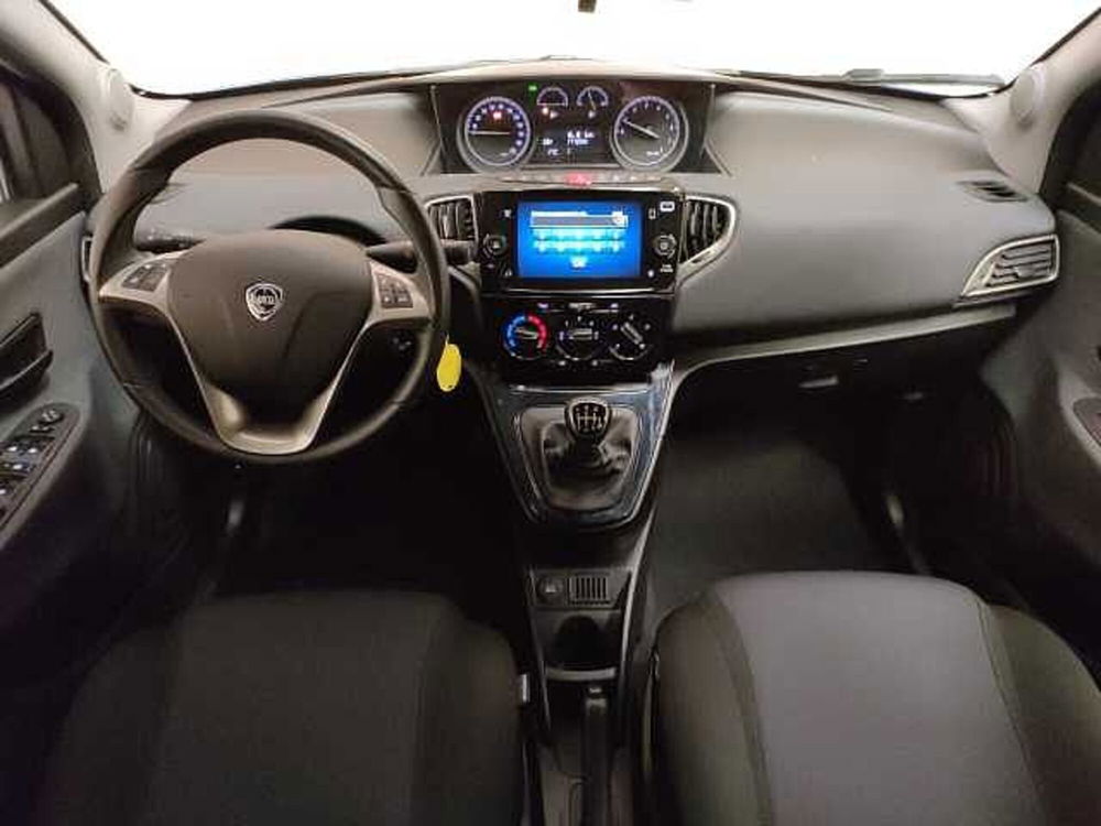 Lancia Ypsilon usata a Teramo (16)