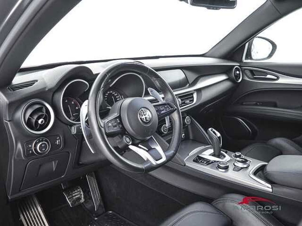 Alfa Romeo Stelvio usata a Viterbo (8)