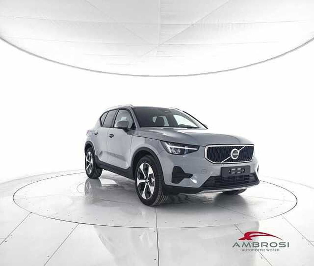 Volvo XC40 nuova a Viterbo (2)