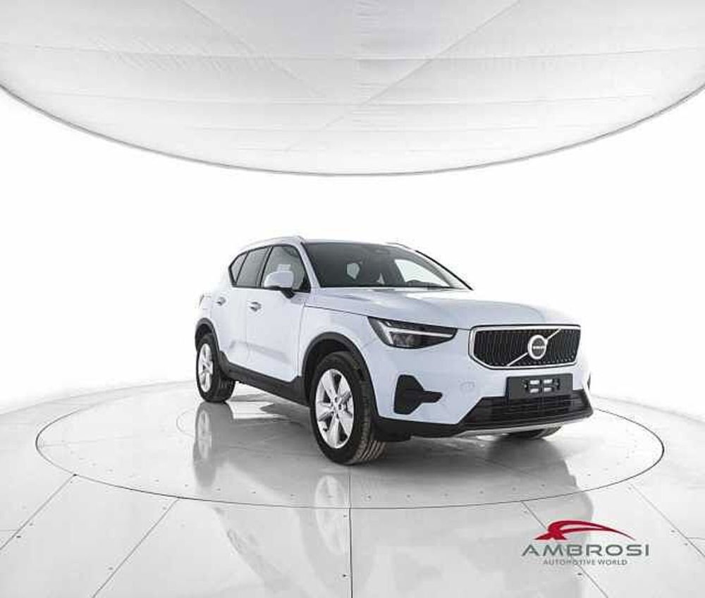 Volvo XC40 nuova a Viterbo (2)