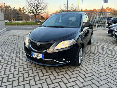 Lancia Ypsilon 1.2 69 CV 5 porte Silver  del 2018 usata a Milano