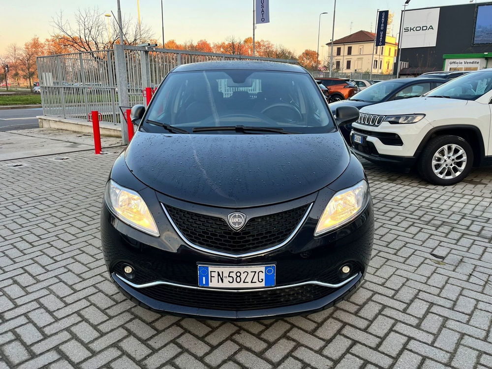 Lancia Ypsilon usata a Milano (2)