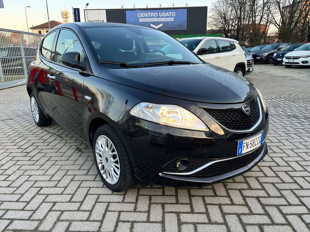 Lancia Ypsilon usata a Milano (3)