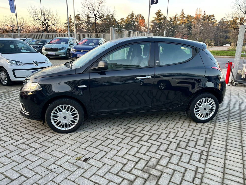 Lancia Ypsilon usata a Milano (4)