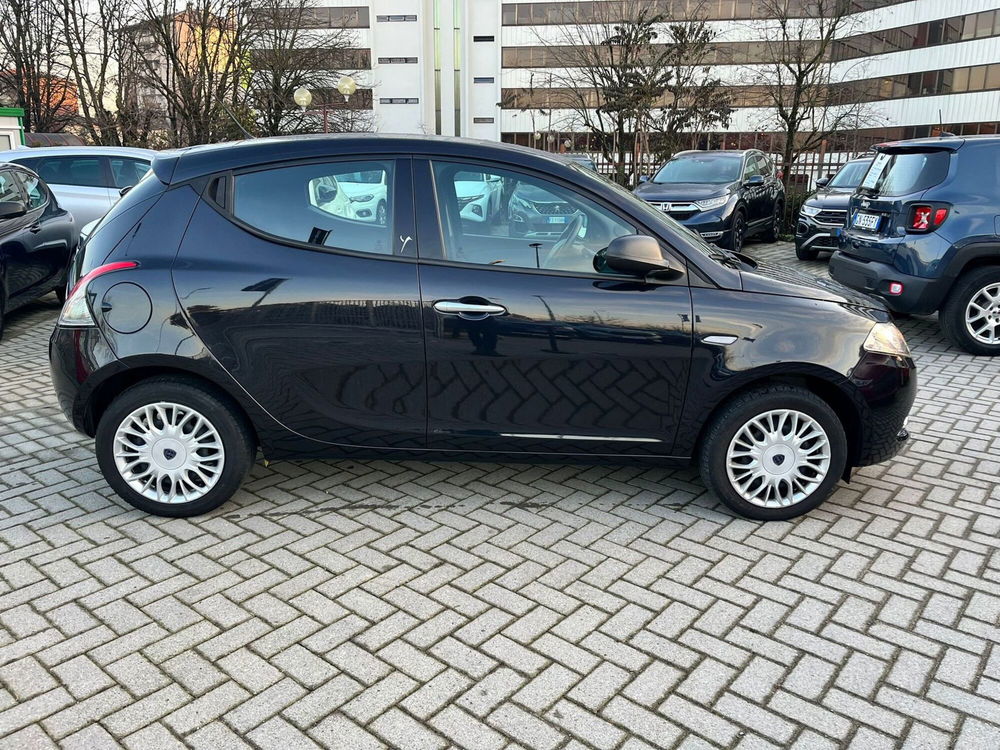 Lancia Ypsilon usata a Milano (5)