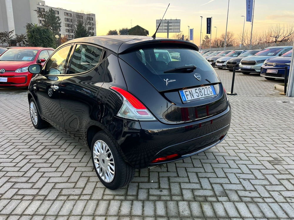 Lancia Ypsilon usata a Milano (6)