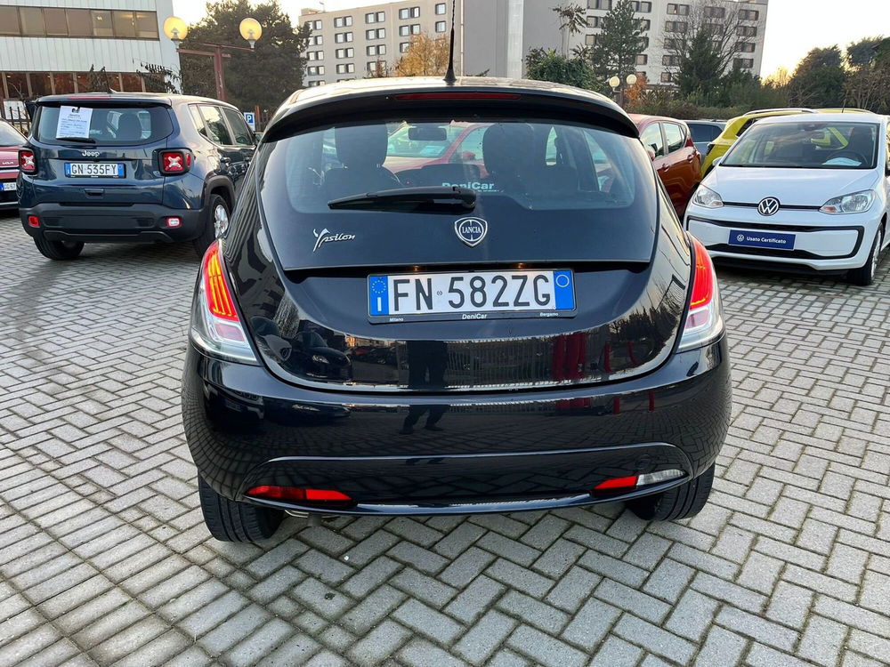 Lancia Ypsilon usata a Milano (8)