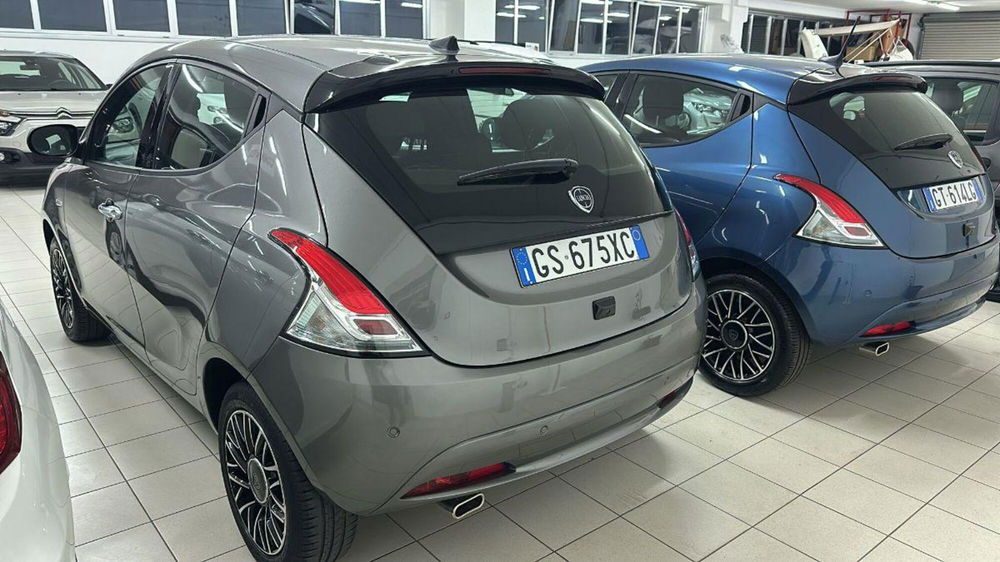 Lancia Ypsilon usata a Napoli (4)