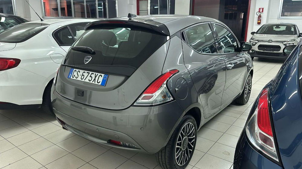 Lancia Ypsilon usata a Napoli (5)