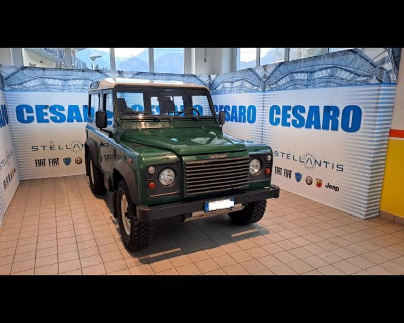 Land Rover Defender 90 2.5 Td5 Station Wagon E del 2003 usata a Pont Saint Martin