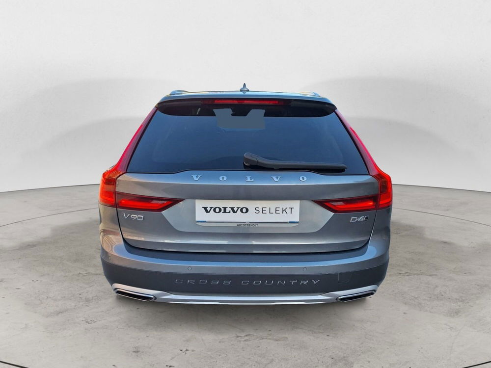 Volvo V90 Cross Country usata a Bari (4)