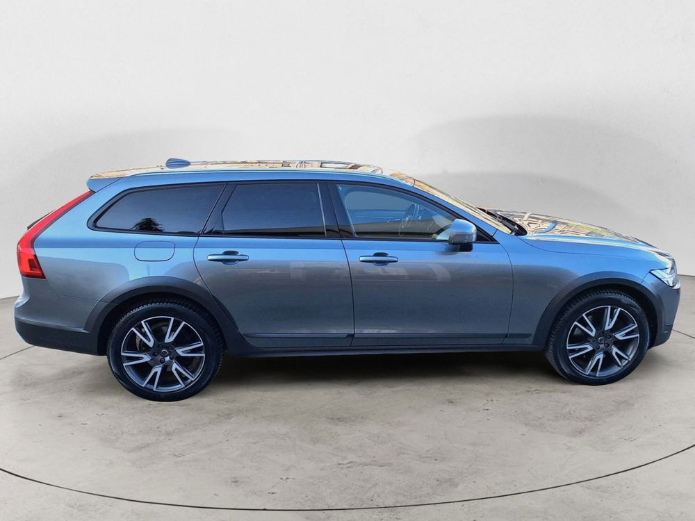 Volvo V90 Cross Country usata a Bari (5)