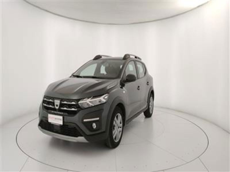 Dacia Sandero Stepway 1.0 tce Essential Eco-g 100cv del 2021 usata a Bari