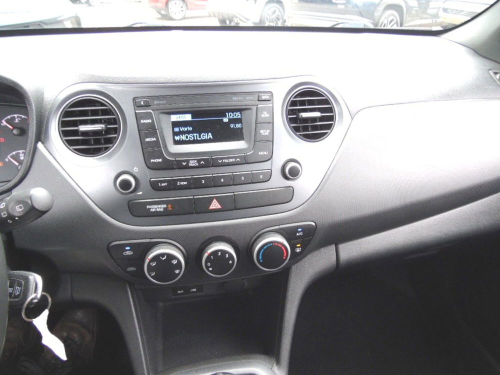 Hyundai i10 usata a La Spezia (11)