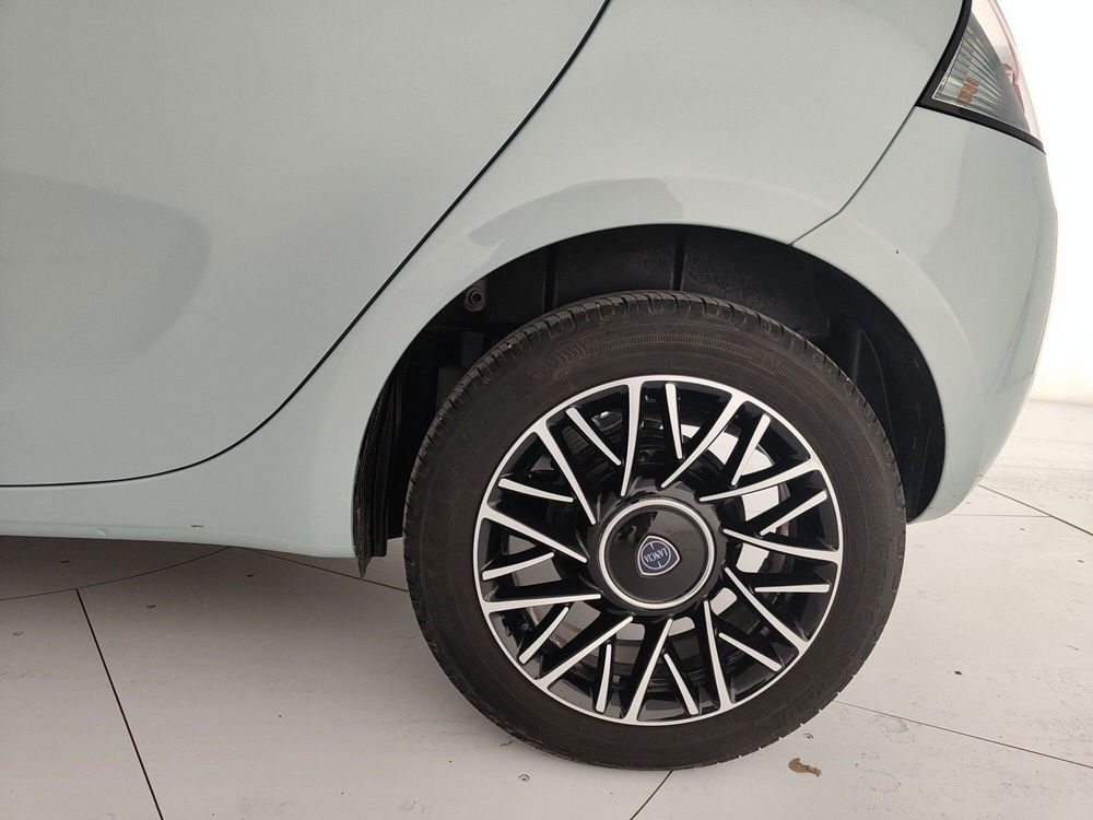 Lancia Ypsilon usata a Caserta (11)