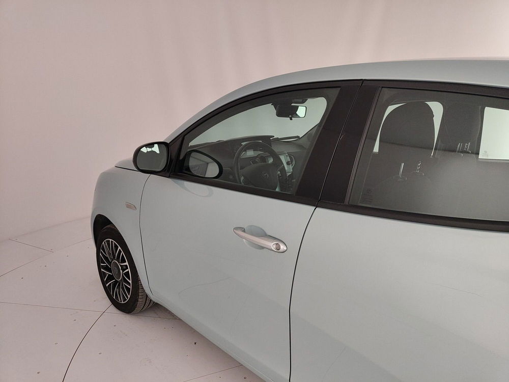 Lancia Ypsilon usata a Caserta (12)