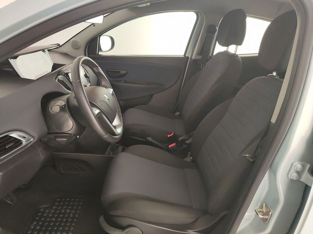 Lancia Ypsilon usata a Caserta (16)