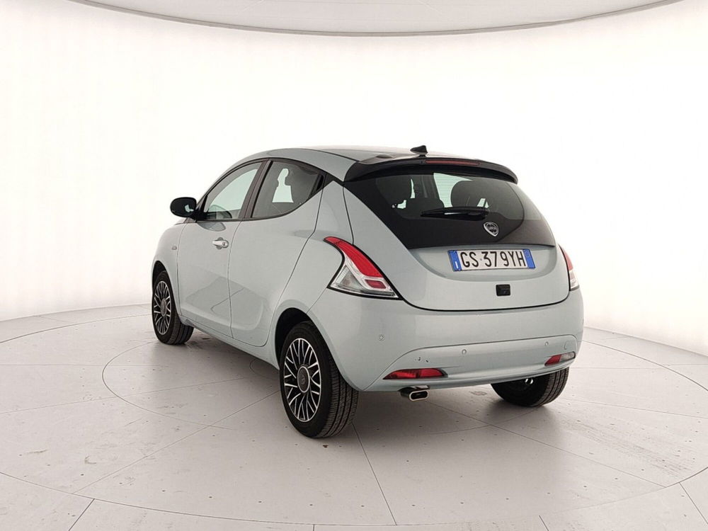 Lancia Ypsilon usata a Caserta (4)