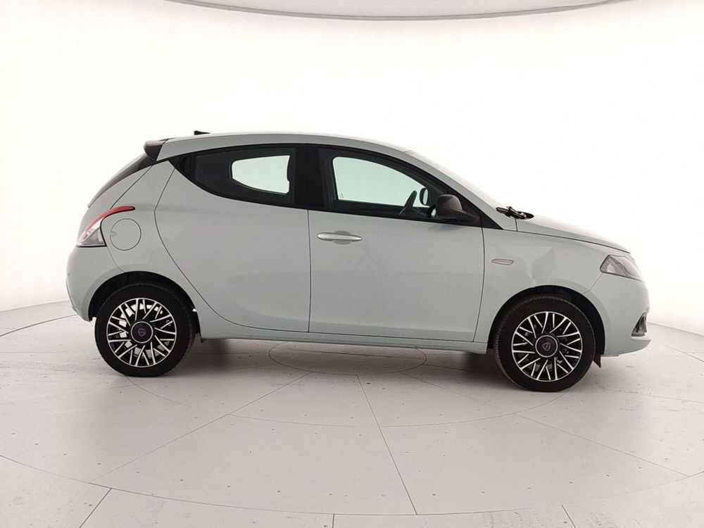 Lancia Ypsilon usata a Caserta (7)