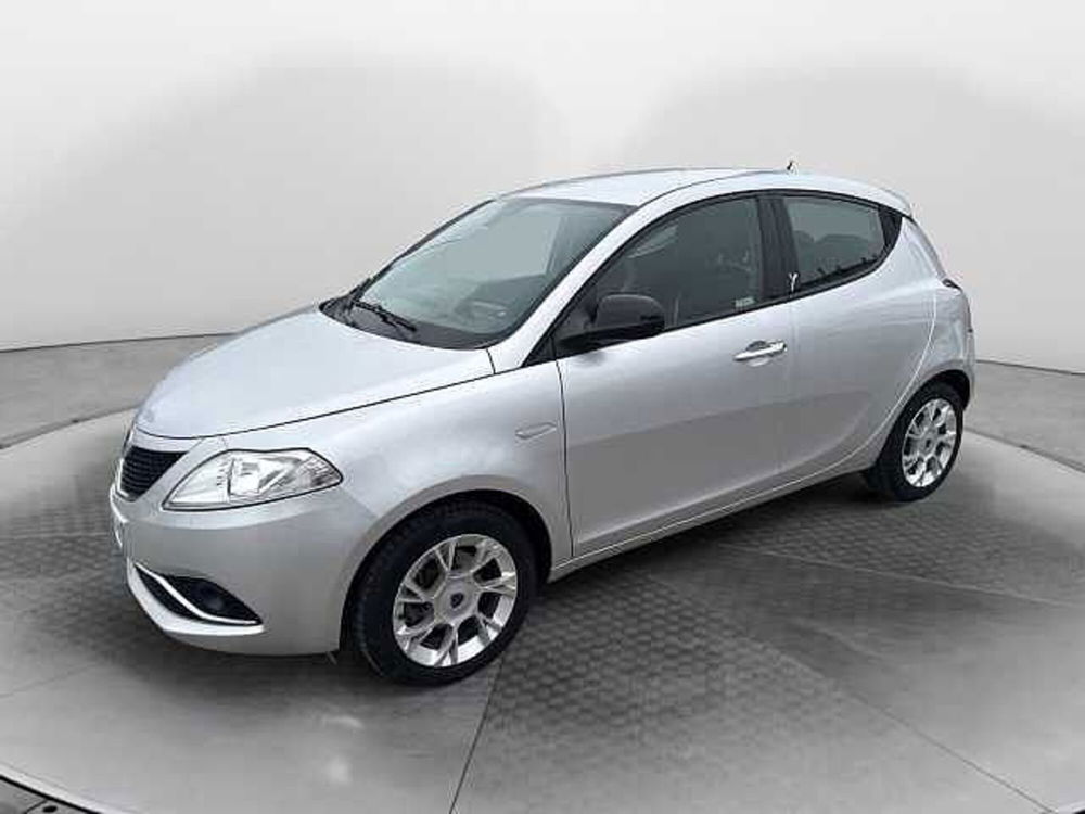 Lancia Ypsilon usata a Siena