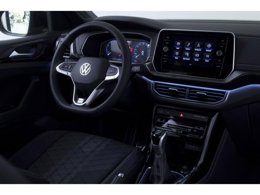 Volkswagen T-Cross nuova a Novara (6)