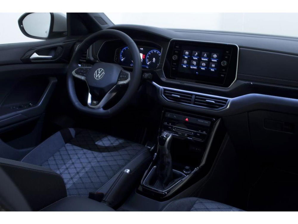 Volkswagen T-Cross nuova a Novara (13)