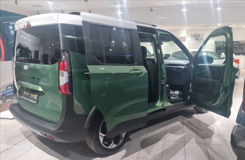 Ford Tourneo Courier nuova a Milano (7)