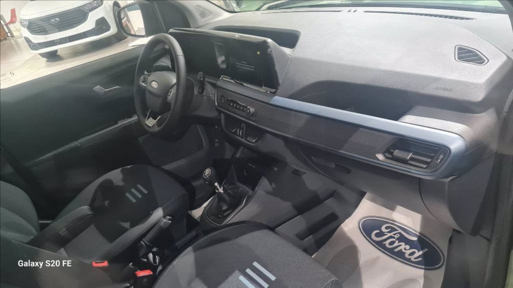 Ford Tourneo Courier nuova a Milano (9)