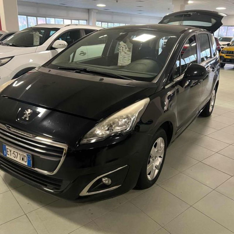 Peugeot 5008 1.6 HDi 115CV Active  del 2015 usata a Cento