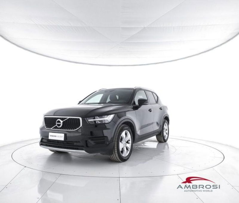 Volvo XC40 T2 Momentum Core  del 2021 usata a Corciano