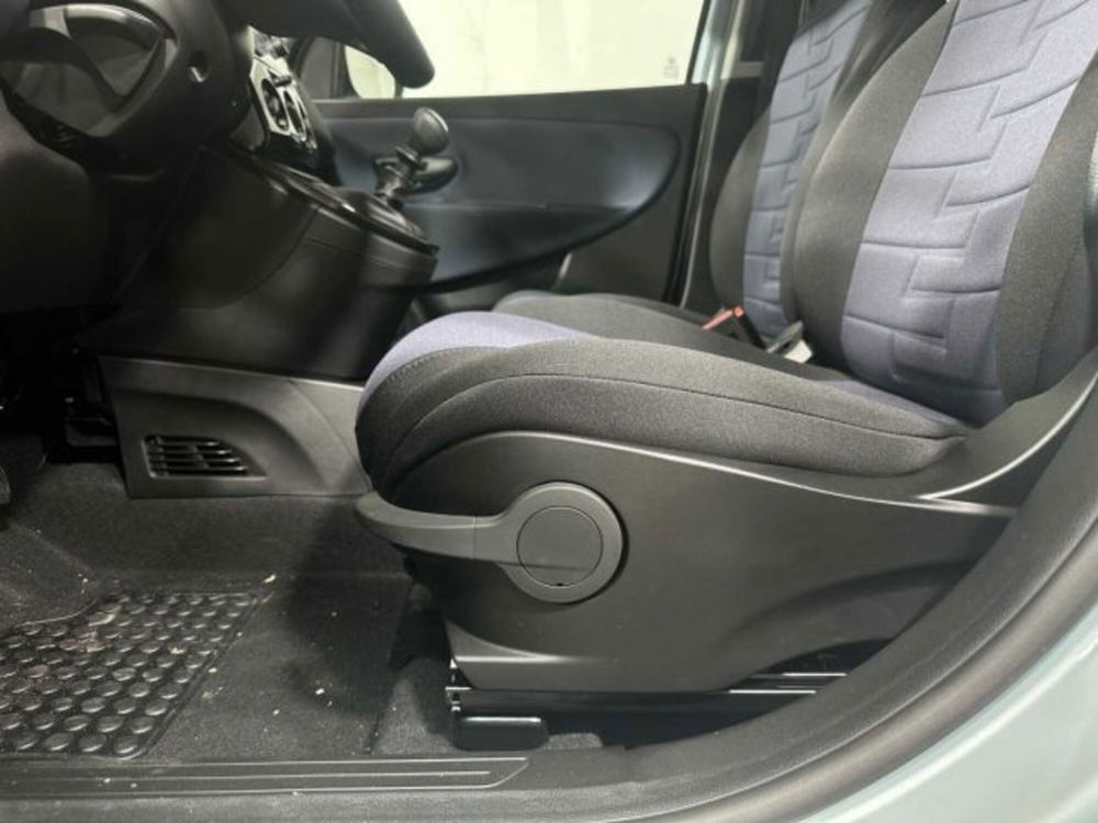 Lancia Ypsilon nuova a Sondrio (17)