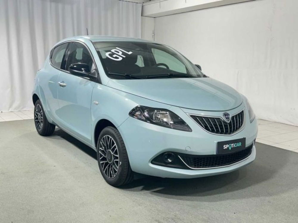 Lancia Ypsilon nuova a Sondrio (7)