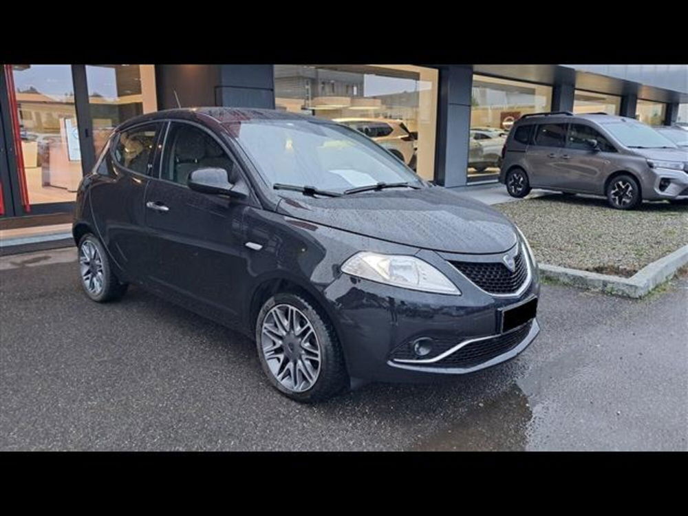 Lancia Ypsilon usata a Asti (3)