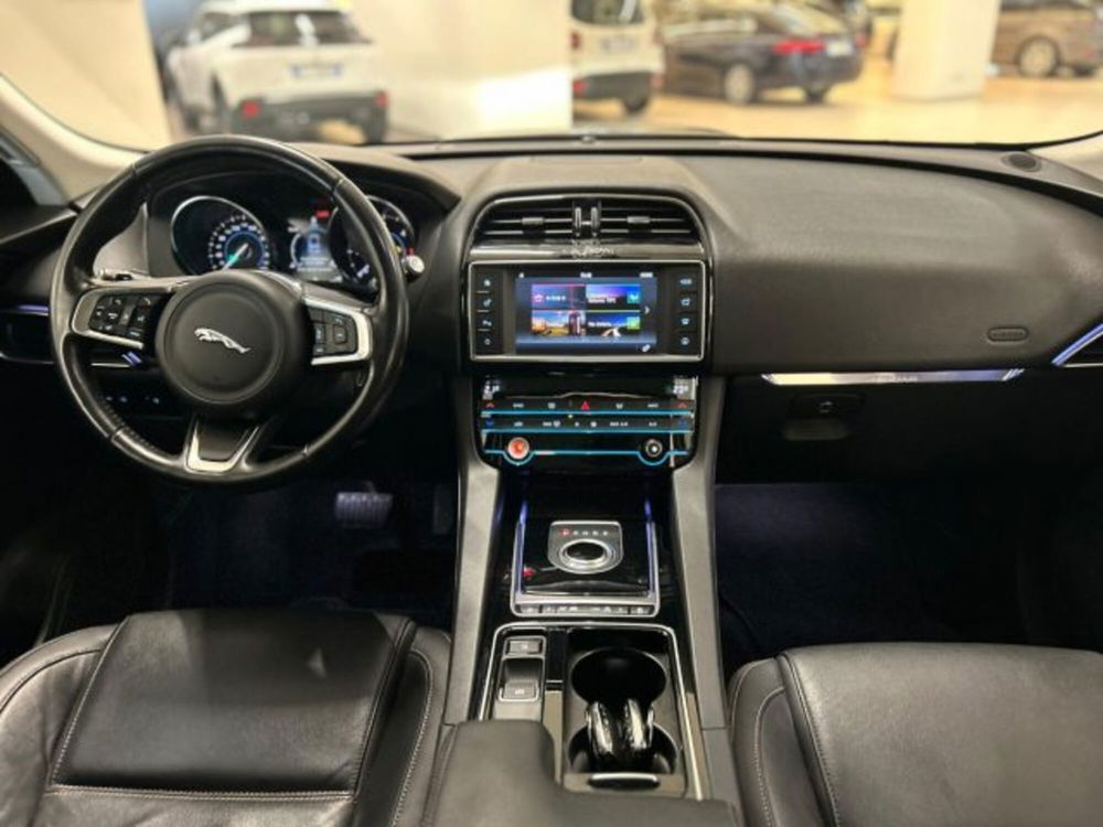 Jaguar F-Pace usata a Modena (10)