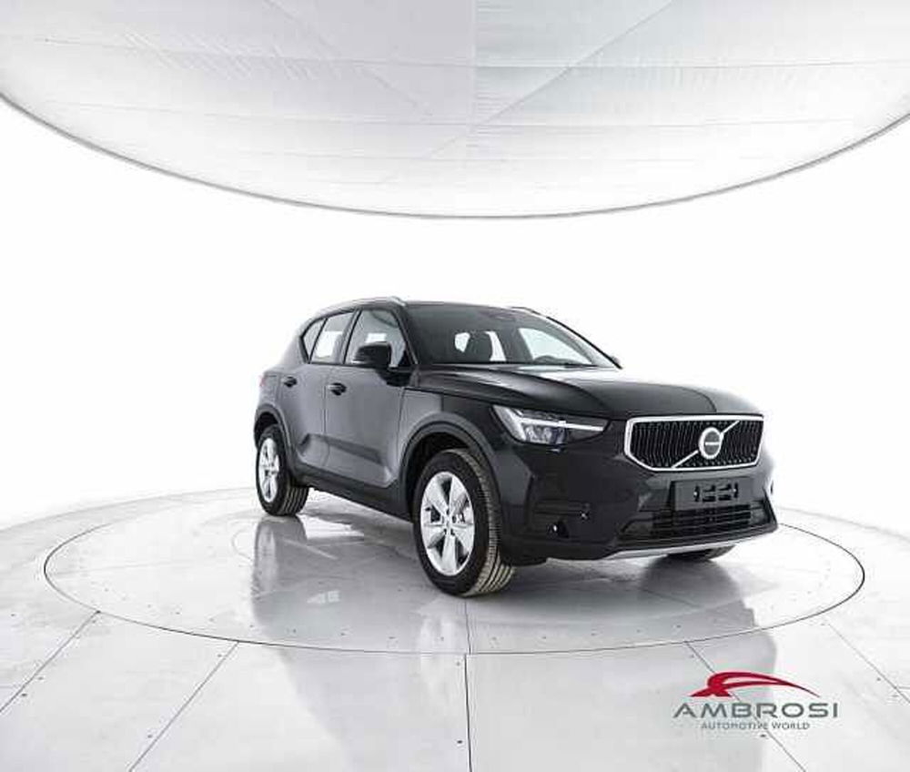 Volvo XC40 nuova a Viterbo (2)