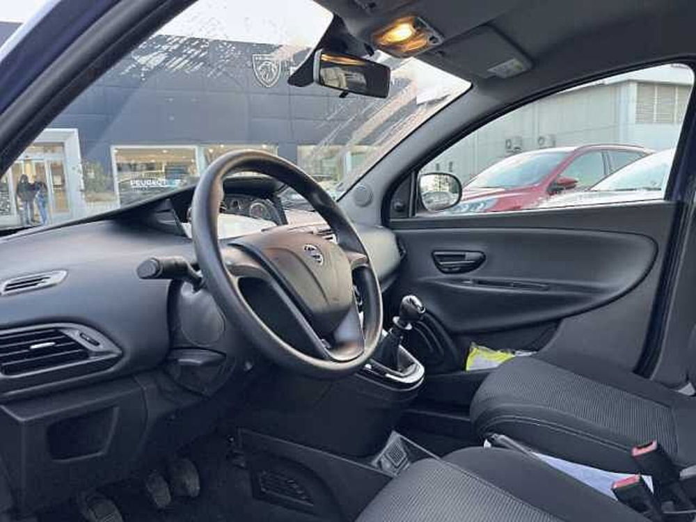 Lancia Ypsilon usata a Ravenna (11)