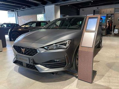 Cupra Leon Leon 1.4 e-HYBRID 245 CV DSG VZ Carbon nuova a Vicenza