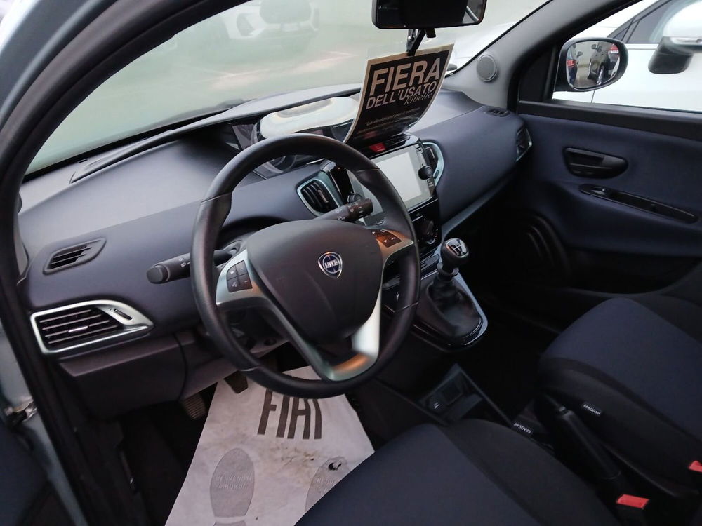 Lancia Ypsilon usata a Lecce (14)