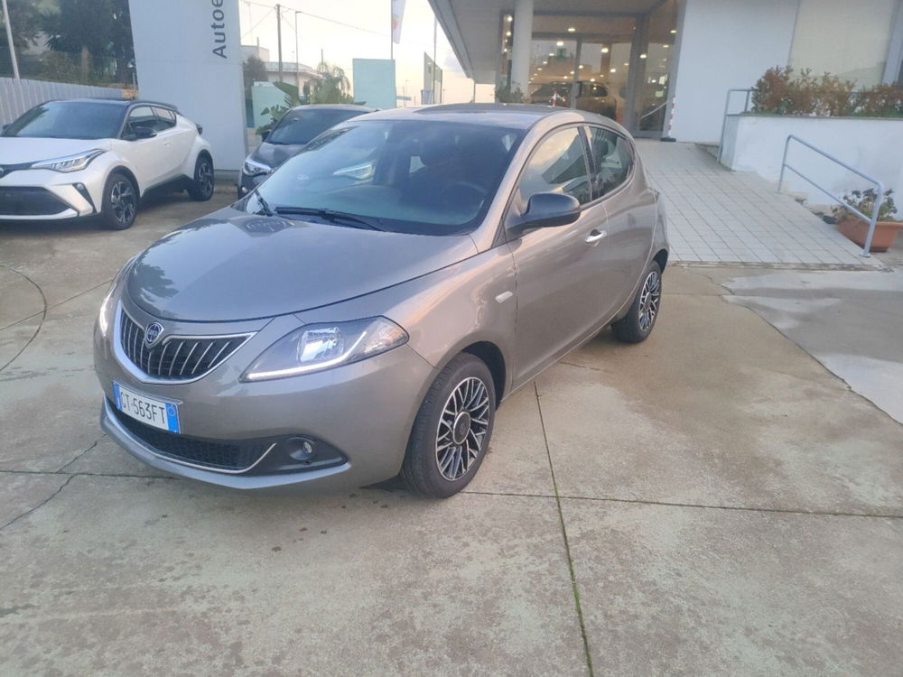 Lancia Ypsilon usata a Lecce