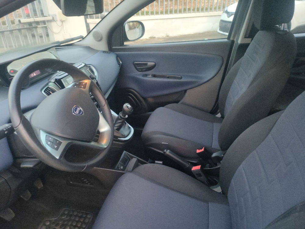 Lancia Ypsilon usata a Lecce (17)