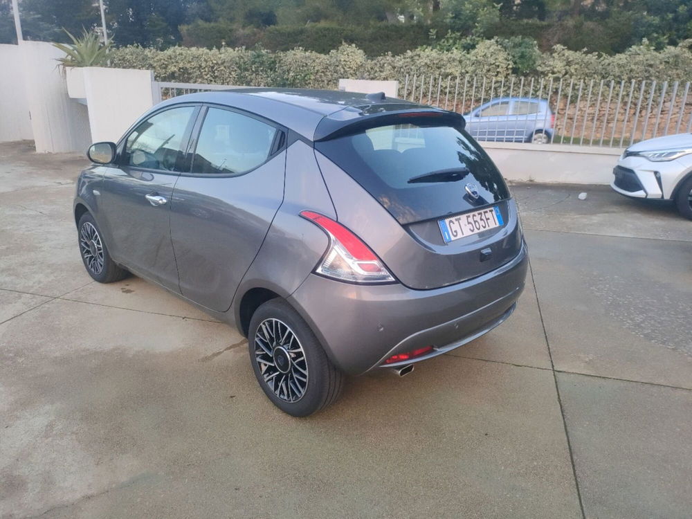 Lancia Ypsilon usata a Lecce (6)