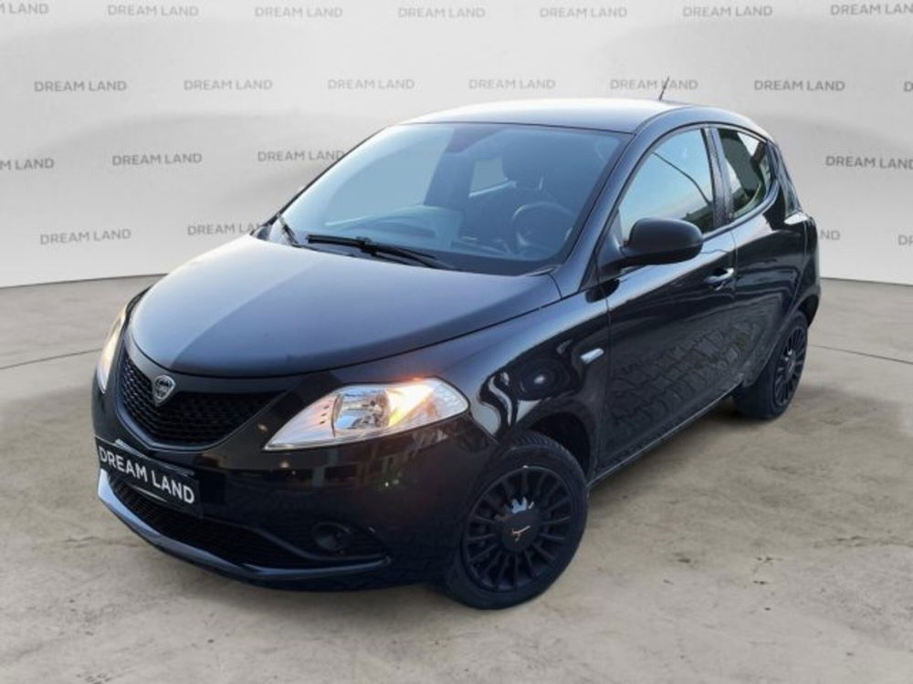 Lancia Ypsilon usata a Livorno (17)