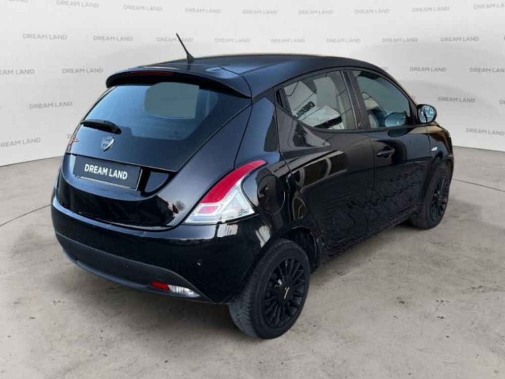 Lancia Ypsilon usata a Livorno (6)