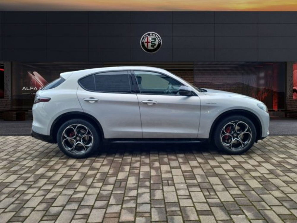 Alfa Romeo Stelvio nuova a Monza e Brianza (4)