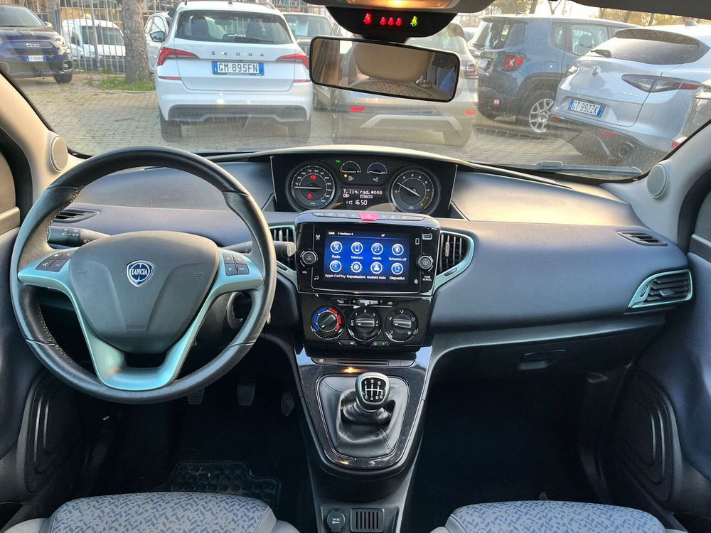 Lancia Ypsilon usata a Milano (15)