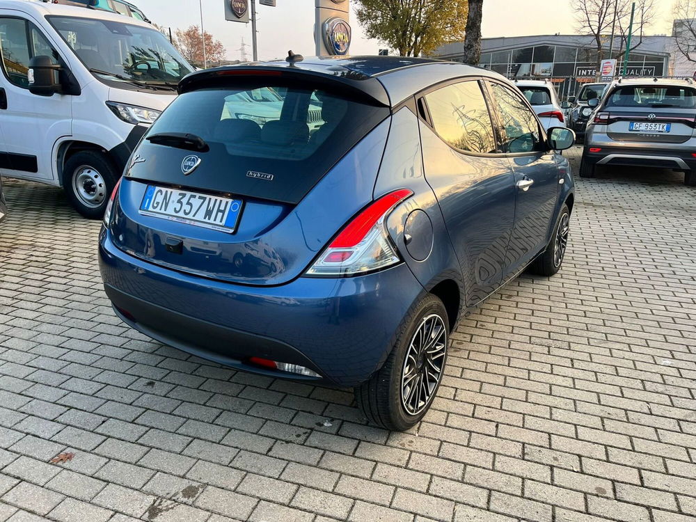 Lancia Ypsilon usata a Milano (5)